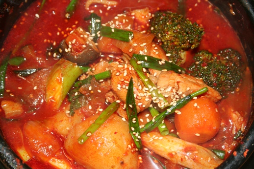 メウンダックボックムタン 매운닭볶음탕 激辛 鶏肉と野菜の土鍋煮込み 韓国料理店に負けない韓国家庭料理レシピ 眞味