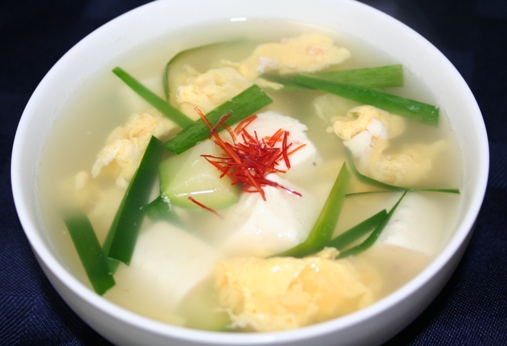 澄んでる体にやさしいスープ 豆腐スープ 韓国料理店に負けない韓国家庭料理レシピ 眞味