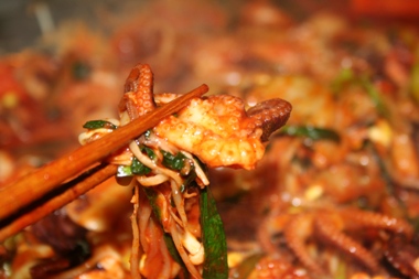 チュクミボックム 쭈꾸미볶음 イイタコと野菜盛りたくさんの鉄板焼き 韓国料理店に負けない韓国家庭料理レシピ 眞味