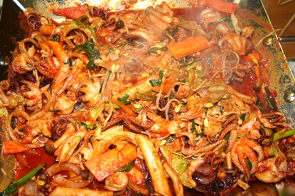 チュクミボックム 쭈꾸미볶음 イイタコと野菜盛りたくさんの鉄板焼き 韓国料理店に負けない韓国家庭料理レシピ 眞味